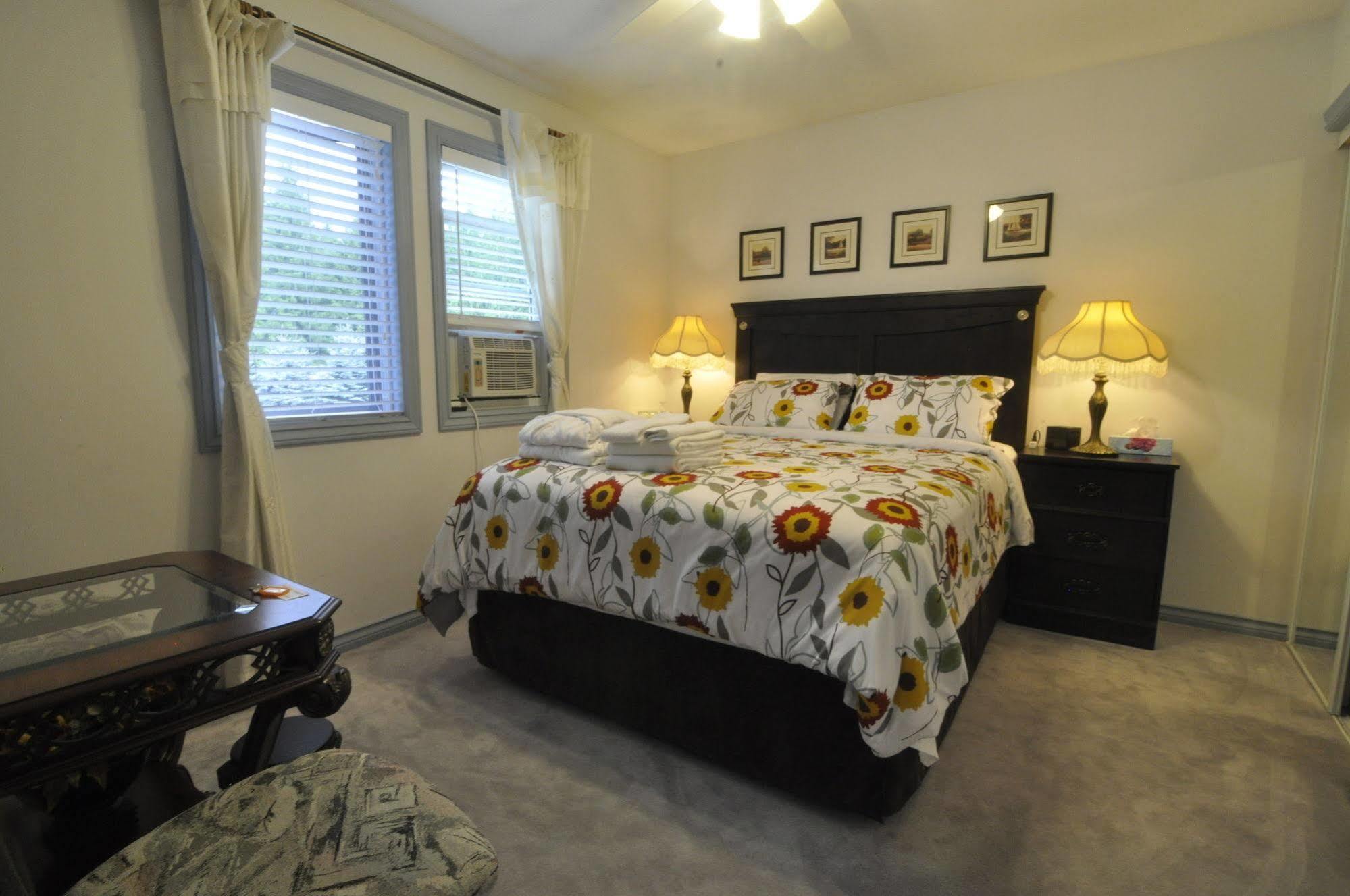 Cornerstone Bed And Breakfast Ревелсток Екстер'єр фото
