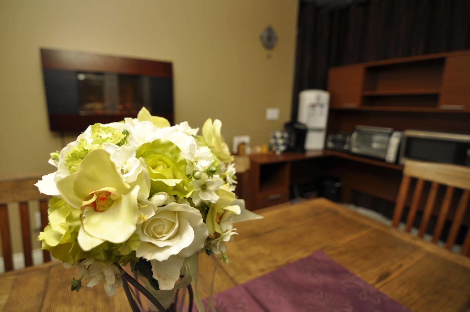 Cornerstone Bed And Breakfast Ревелсток Екстер'єр фото